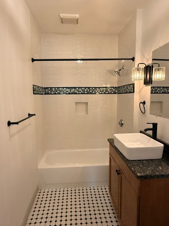 Building Photo - 96 King St