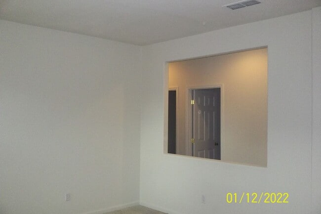 Building Photo - Beautiful Natomas area home on corner lot