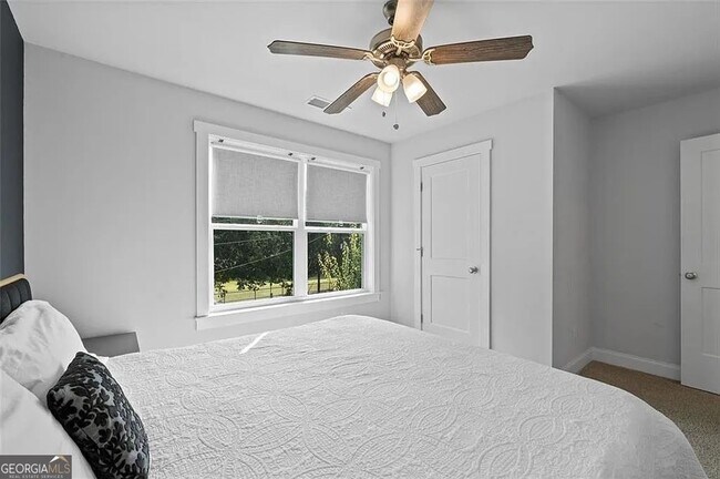 Building Photo - 813 Coleman St SW