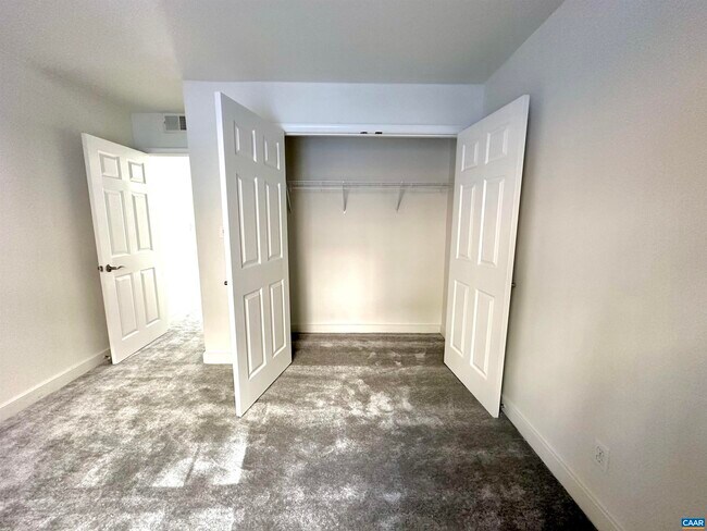 Building Photo - 835 Fountain Ct