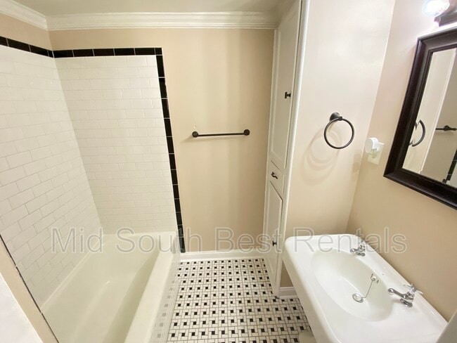 Building Photo - 1796 Nelson Ave