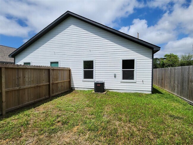 Building Photo - 7502 Sandle St