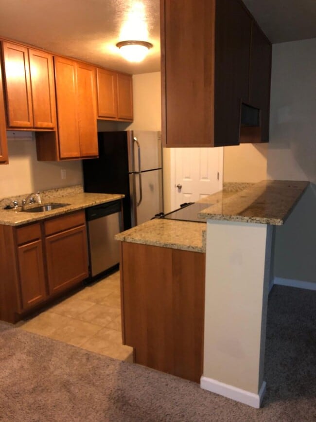 Building Photo - 2 bed 2 bath condo in a Central East Boulder location. Perfecting for Commuting!