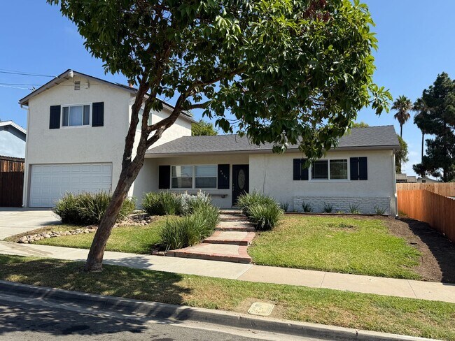 Primary Photo - Four Bedroom Three Bath House Move in Cred...
