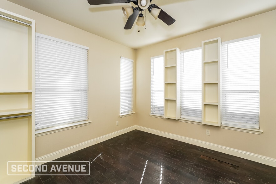 Building Photo - 401 Bamborough Dr