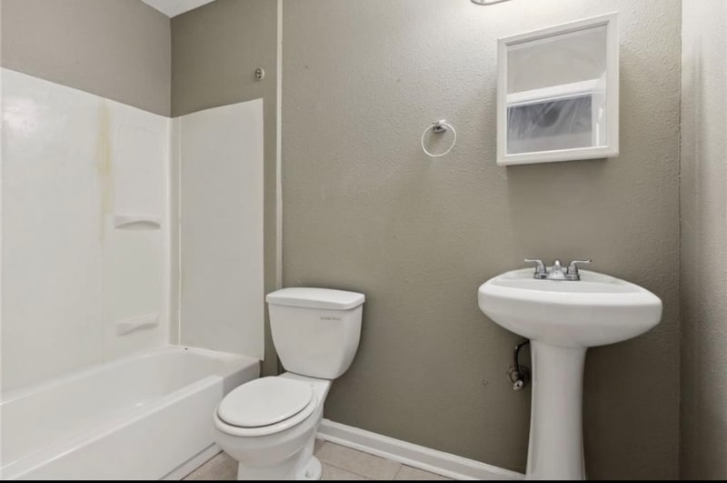 Building Photo - 14040 Wales St