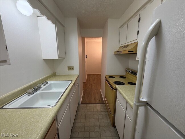 Building Photo - 4107 Orchard Dale Dr NW