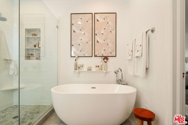 Building Photo - 144 S Orange Dr