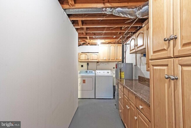 Building Photo - 13715 Smallwood Ct