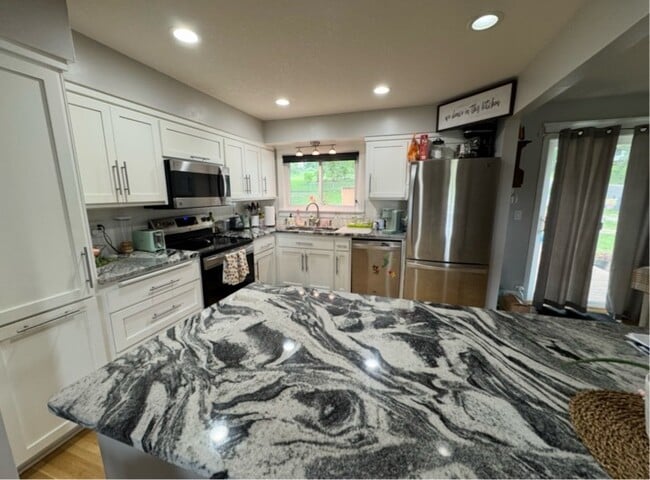 Building Photo - 8370 Hillside Trail S