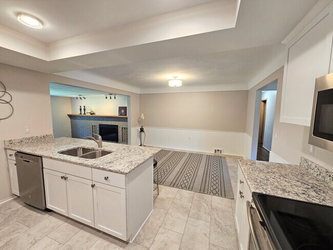 Building Photo - 53416 Tundra Dr