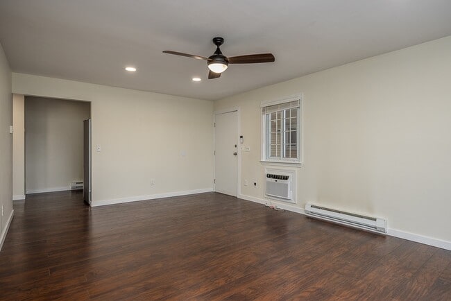 Building Photo - 529 Fox Run Ln