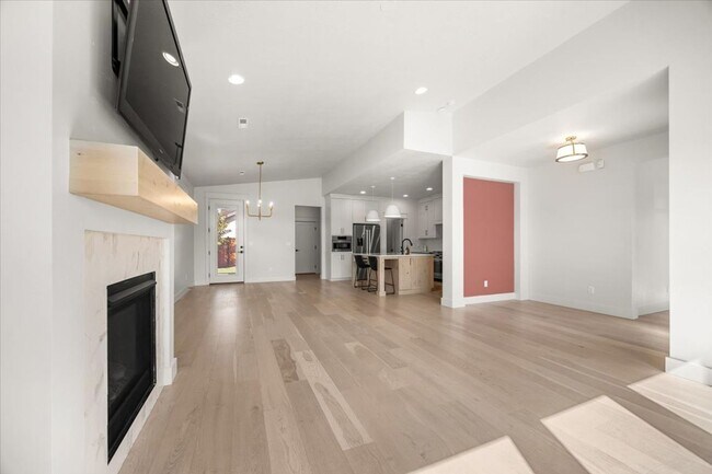 Building Photo - Amazing Neighborhood 2 Bed 2 Bath Plus Office