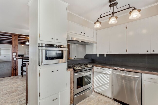 Building Photo - 1741 N Walnut Ave