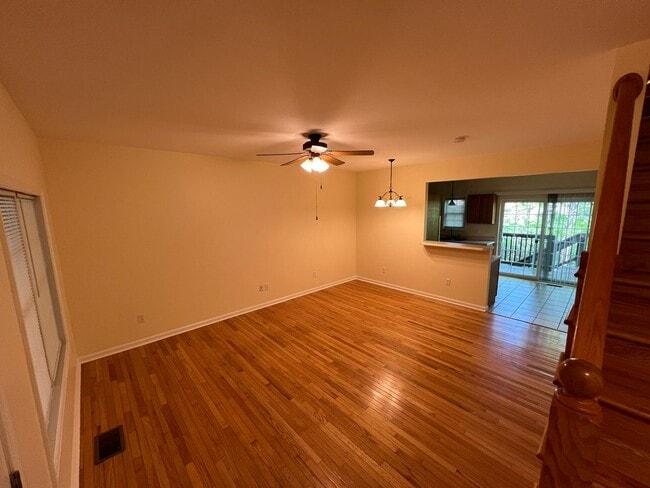Building Photo - Arden 2 Bedroom Townhome:  Quiet and Spacious