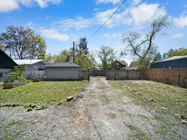 Building Photo - 203 W Cleveland Ave