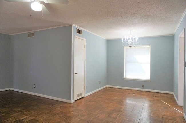 Building Photo - 3 Bed 1 Bath 1 Car in Steve Pennington Addition of NW OKC