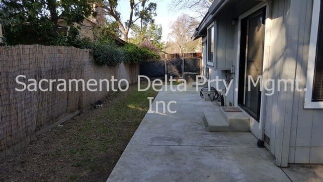 Building Photo - 3 Bedroom Greenhaven Home