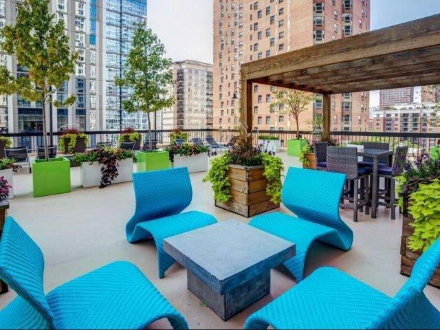 Building Photo - 29 E Delaware Pl