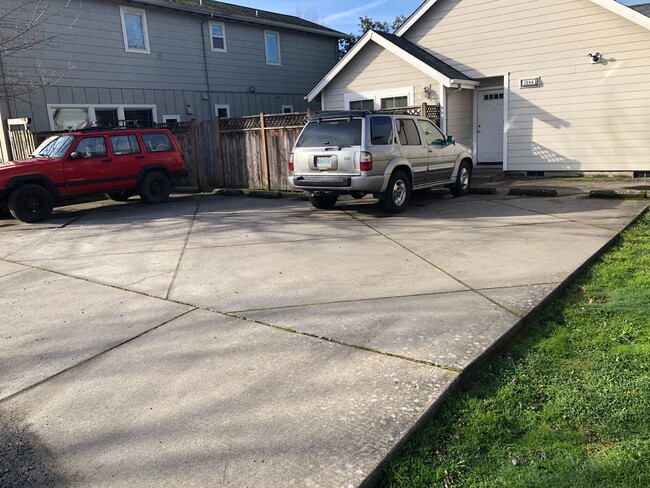 Building Photo - Cute 1 bedroom apartment in a great neighborhood!