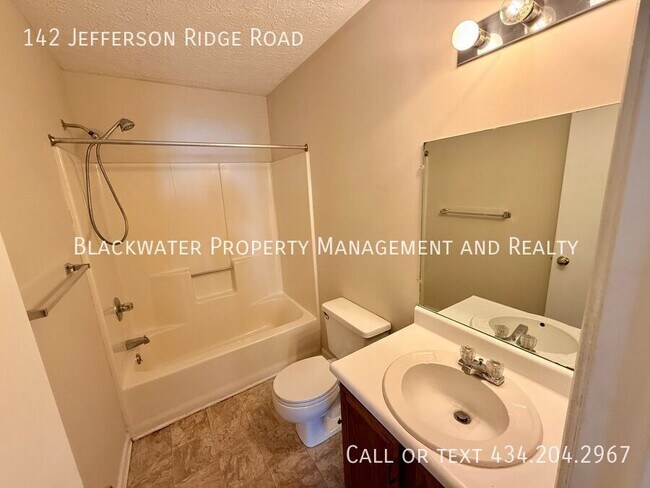 Building Photo - 142 Jefferson Ridge Rd