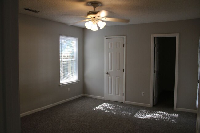 Building Photo - 3 bed, 2 bath home in Helena