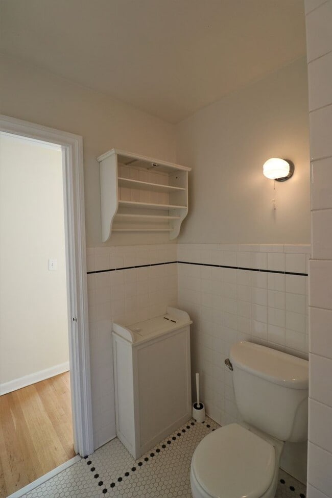 Building Photo - 2 Bedroom 1 Bathroom House in Wedgwood!