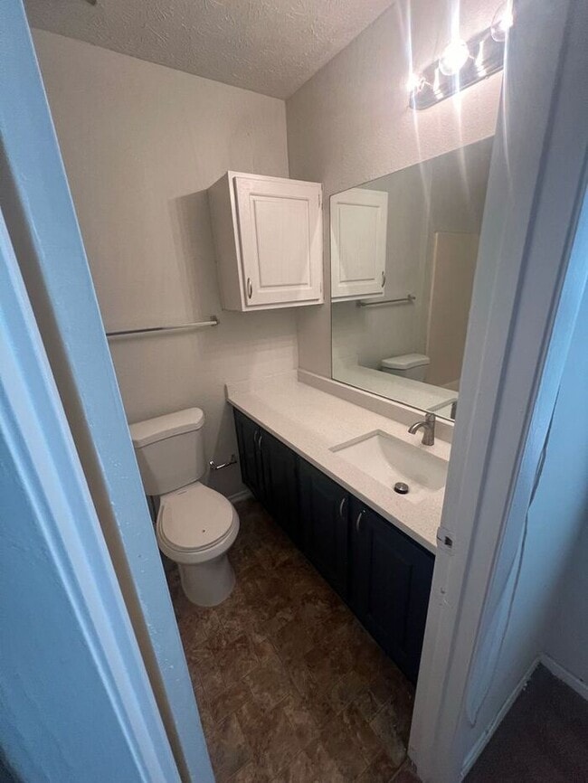 Building Photo - Beautiful 2 bedroom 2.5 bath townhome in Snellville!