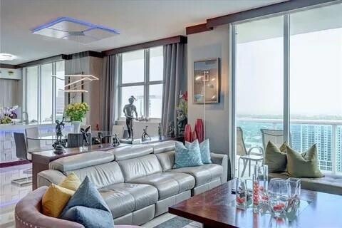 Building Photo - 347 N New River Dr E