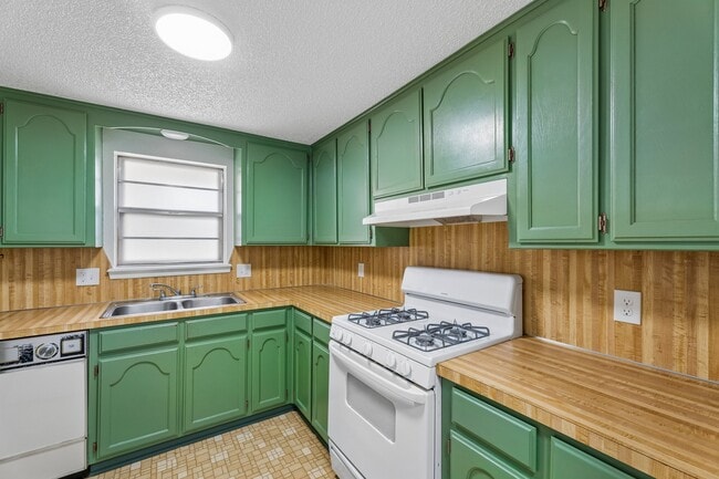 Building Photo - 8432 NW 92nd St