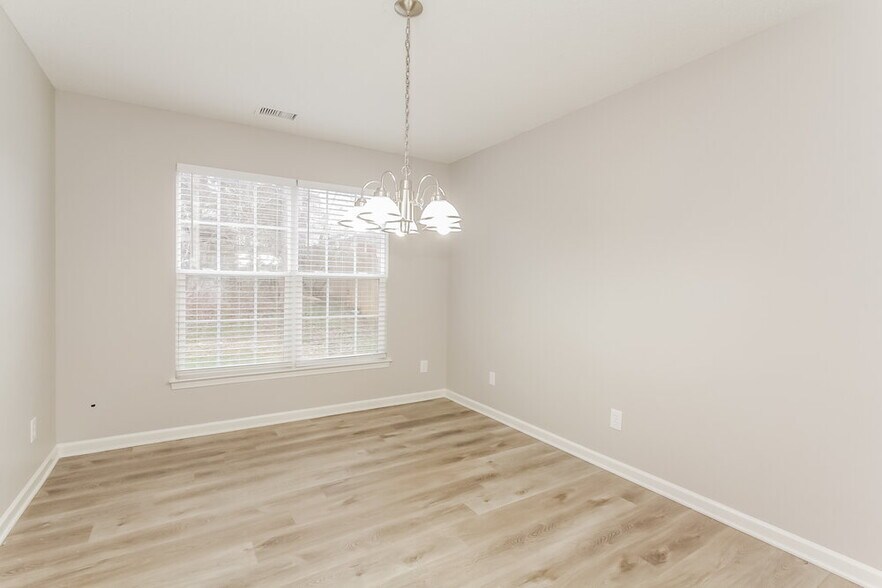 Building Photo - 11123 Sandboar St