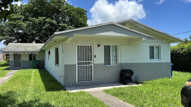 Primary Photo - 2415 NW 82nd St