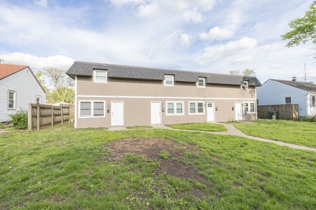Building Photo - 3086-3092 Grasmere Ave