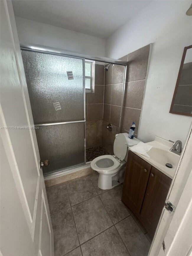 Building Photo - 923 SE 2nd Ave