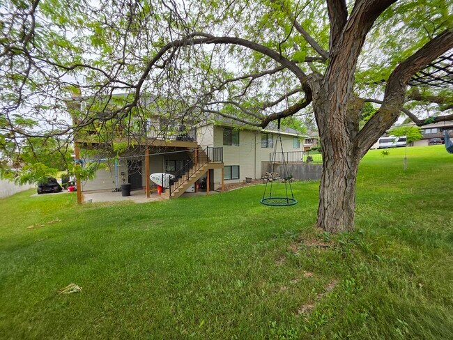 Building Photo - 4002 S Olson Pl