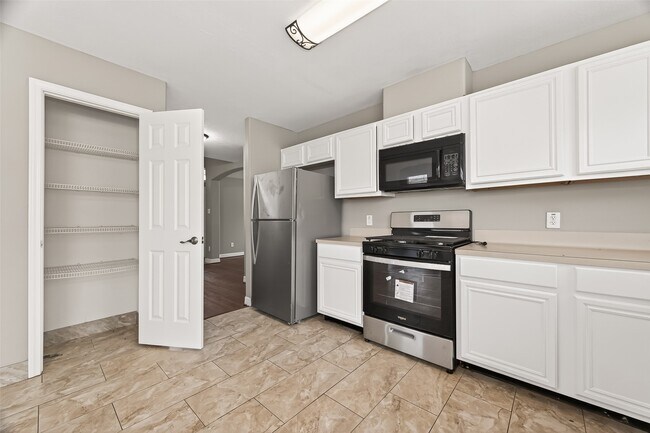 Building Photo - 1411 Heathcote Ln