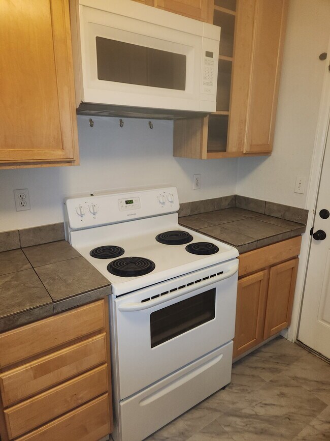 Building Photo - 2516 W Plum St