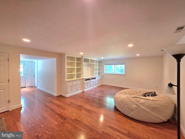 Building Photo - 8300 Beech Tree Rd