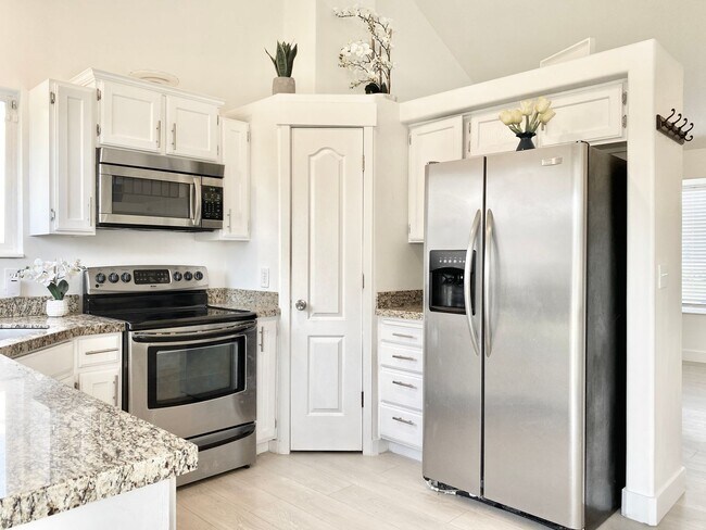 Building Photo - 6238 Contadora Dr