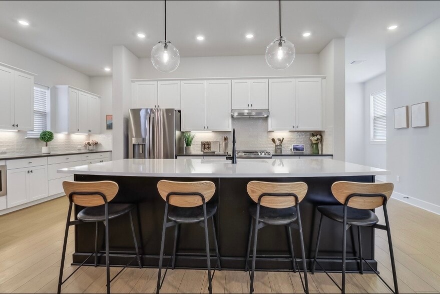 Building Photo - 6006 Rangeland Rd