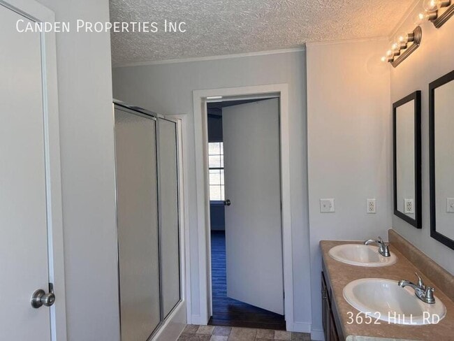 Building Photo - 3652 Hill Rd