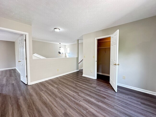 Building Photo - Beautiful 3 BR, 2.5 Bath House in Georgetown! Open Layout, Fenced Backyard, Attached Garage