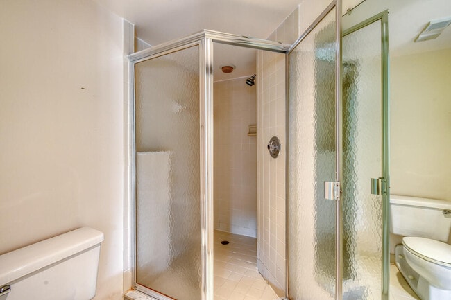 Building Photo - 28 Uno Lago Dr