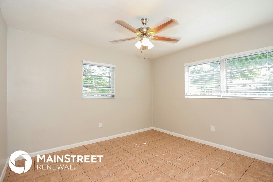 Building Photo - 7667 Miramar Pkwy