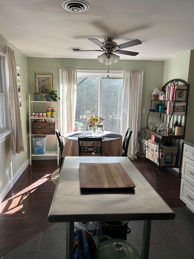 Building Photo - 777 Middle Rd