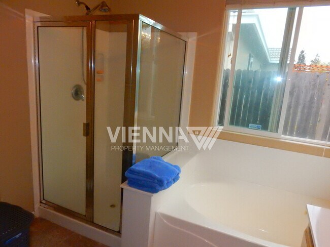 Building Photo - 550 Davenport Way