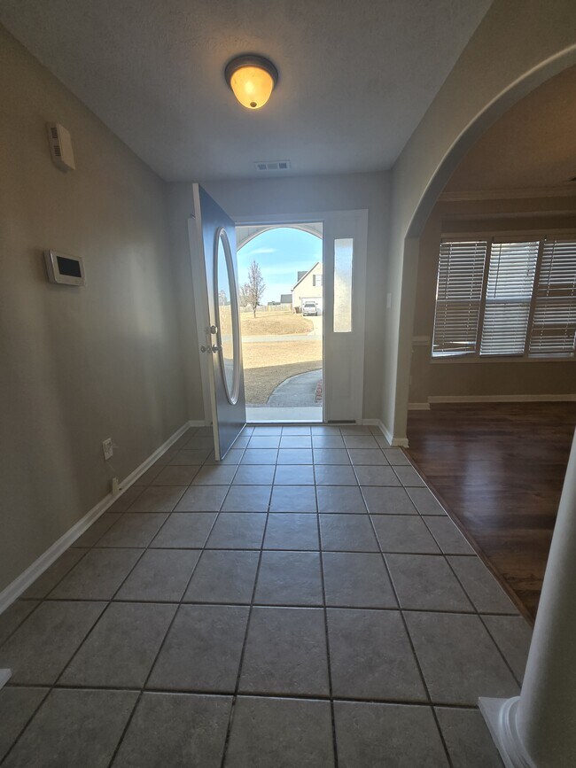 Building Photo - 76 Shelby St