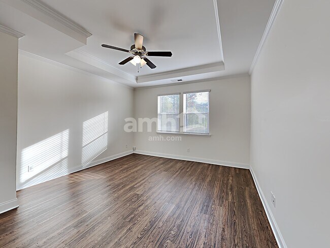 Building Photo - 145 Lindridge Dr