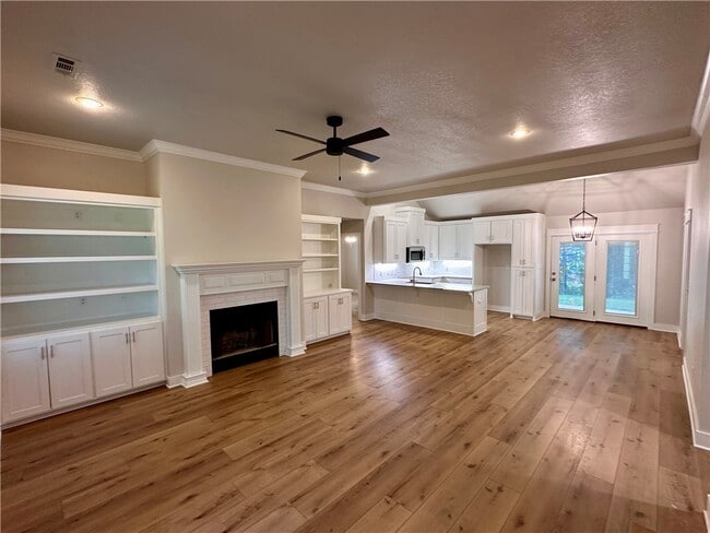 Building Photo - 2137 E Stanwyk Dr