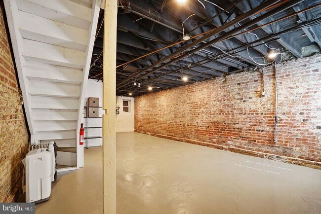 Building Photo - 426 Shepherd St NW
